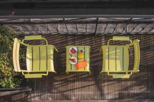 Habitación Triple del hotel Le Petit Paris. Foto 1