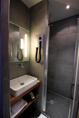 Habitación Doble - 2 camas del hotel Hôtel Lumières. Foto 3
