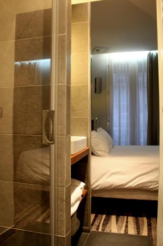 Habitaciones dobles contiguas del hotel Hôtel Lumières. Foto 4