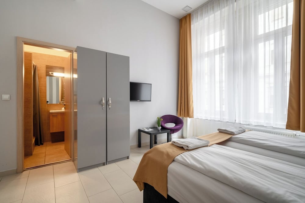 Habitación estándar con 1 cama doble o 2 individuales del hotel Full Moon. Foto 12