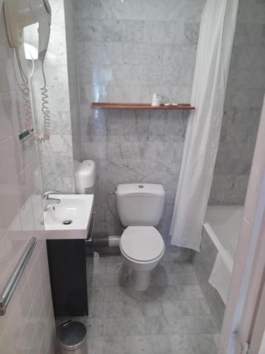 Habitación Doble Superior del hotel Hotel Modern Est. Foto 10