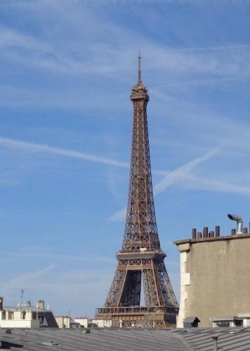 Habitación Doble Superior con vistas a la Torre Eiffel del hotel Hotel Royal Phare. Foto 7