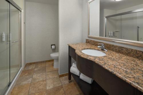Habitación Queen con dos camas queen - Acceso para movilidad y audición - No fumadores del hotel Hampton Inn Rochester Irondequoit