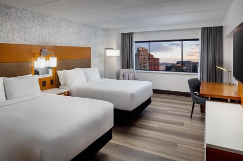 Habitación Doble Executive con 2 camas dobles del hotel Hilton Albany. Foto 1