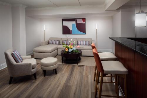 Suite con cama extragrande del hotel Hilton Albany. Foto 3