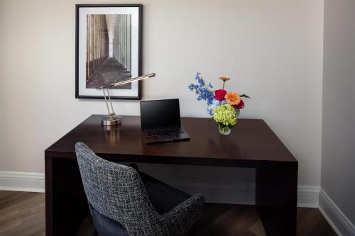 Suite Executive con cama extragrande - Planta baja del hotel Hilton Albany. Foto 5