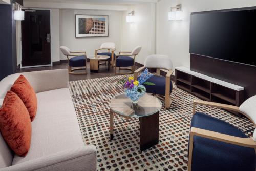 Suite Executive con cama extragrande - Planta baja del hotel Hilton Albany. Foto 7