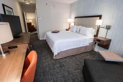 Suite con cama extragrande - No fumadores del hotel Hampton Inn Albany-Western Ave/University Area, NY. Foto 2