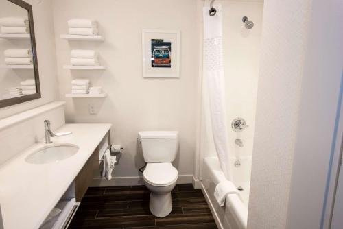 Suite con cama extragrande - No fumadores del hotel Hampton Inn Albany-Western Ave/University Area, NY. Foto 3