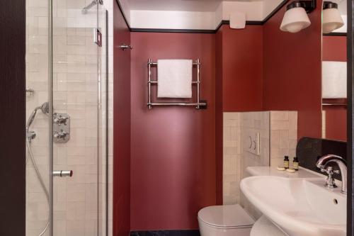 Habitación Clásica con vistas al patio del hotel Grand Hotel Chicago. Foto 1