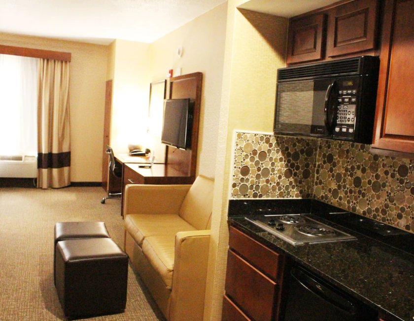 Suite, no fumadores, 2 camas Queen con sofá cama y cocina pequeña del hotel Quality Suites Nyc Gateway. Foto 6