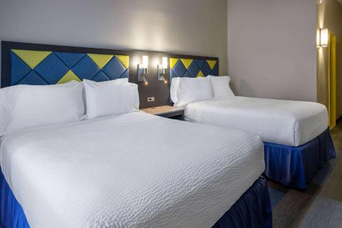 Habitación con 2 camas grandes - No fumadores del hotel Days Hotel by Wyndham North Bergen /NYC Area