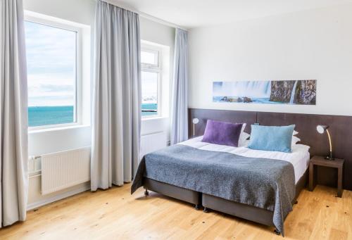 Habitación con vistas a la torre del hotel Fosshotel Reykjavik. Foto 4