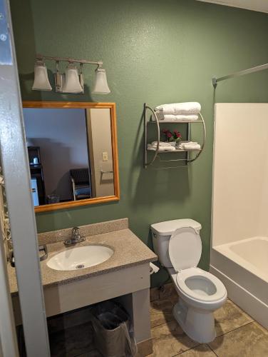 Suite Estudio con dos camas queen - No fumadores del hotel Super 8 By Wyndham Niagara Falls Ny. Foto 3