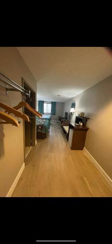 Habitación Queen con dos camas queen - No fumadores del hotel Super 8 By Wyndham Niagara Falls Ny. Foto 3