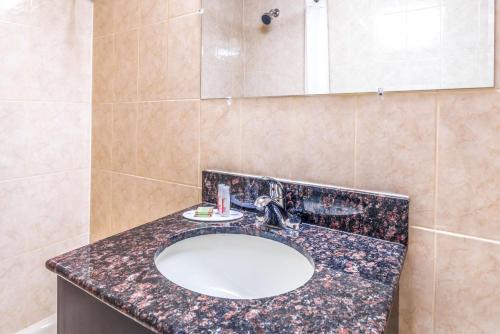 Suite Estudio con 2 camas grandes - No fumadores del hotel Super 8 North Bergen Nj/nyc Area. Foto 2