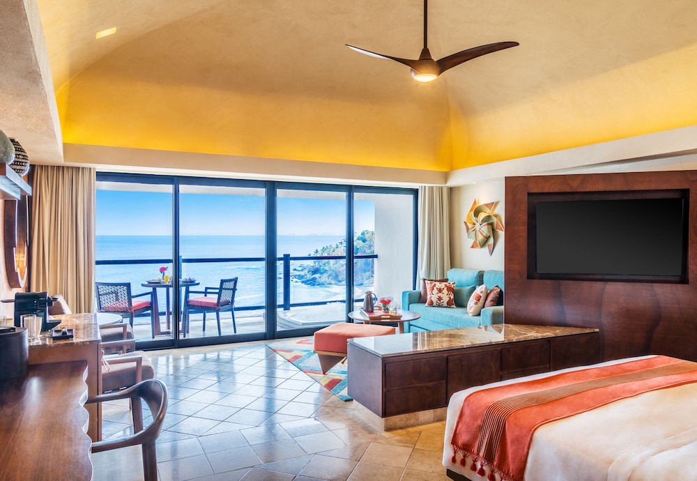 Club Frente al Mar con Jacuzzi y Cama King del hotel Dreams Puerto Vallarta Resort & Spa