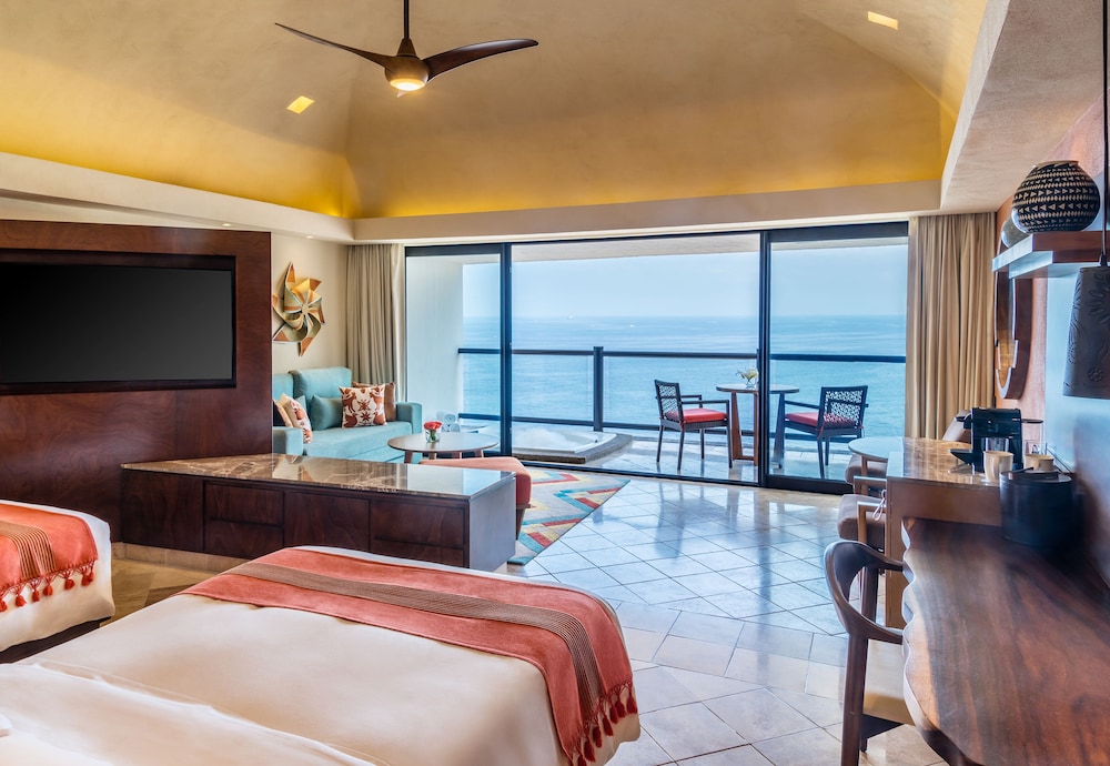 Club Frente al Mar con Jacuzzi y Cama Doble del hotel Dreams Puerto Vallarta Resort & Spa