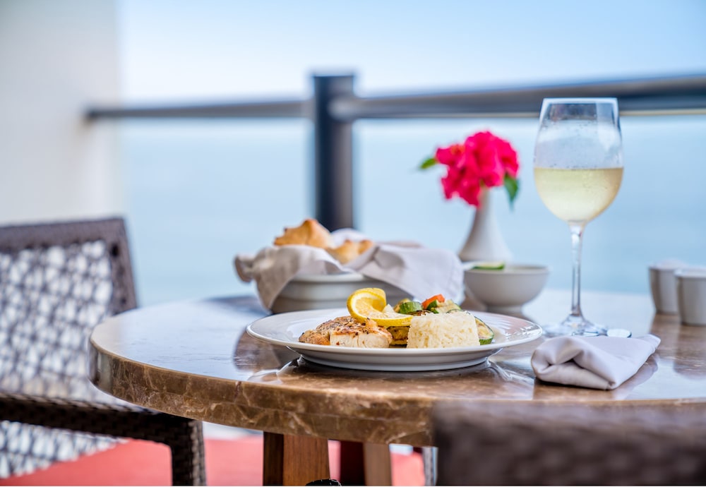 Club Frente al Mar con Jacuzzi y Cama Doble del hotel Dreams Puerto Vallarta Resort & Spa. Foto 1