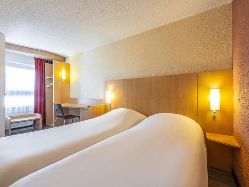 Habitación clásica con 2 camas individuales del hotel Ibis Beaune Centre. Foto 1