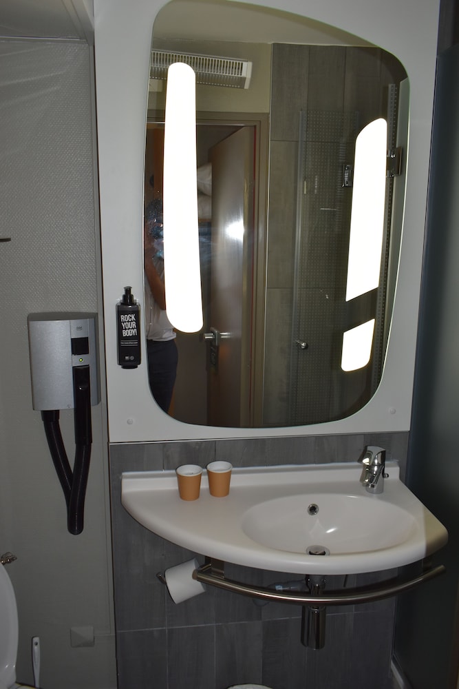 Habitación doble 2 Camas individuales del hotel Ibis Beaune Centre. Foto 5