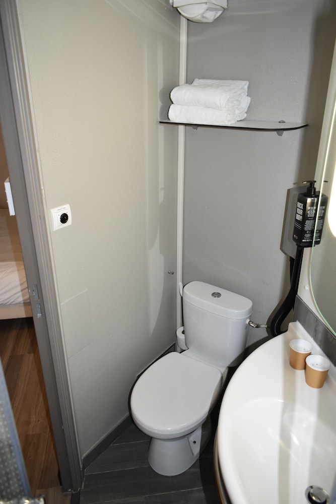 Habitación doble 2 Camas individuales del hotel Ibis Beaune Centre. Foto 7