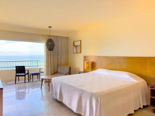 Habitación Deluxe con vistas panorámicas a la bahía del hotel Friendly Fun Vallarta Different Experiences