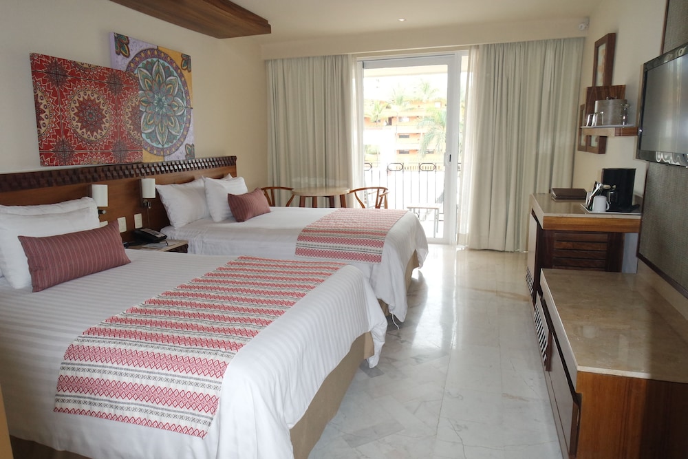 Deluxe Vista al Resort Doble del hotel Sunscape Puerto Vallarta Resort and Spa All Inclusive