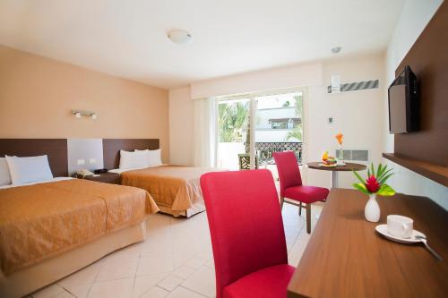 Habitación Doble Estándar con vistas al jardín del hotel Crown Paradise Club Puerto Vallarta All Inclusive. Foto 1