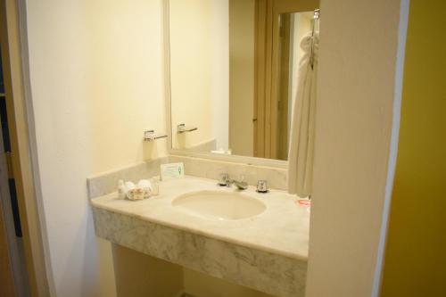 Alojamiento Estándar - Sección de montaña del hotel Canto Del Sol Puerto Vallarta All Inclusive. Foto 2