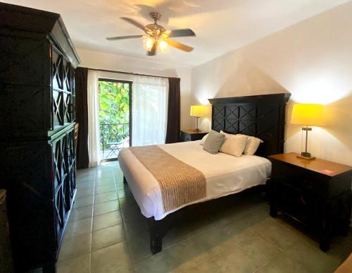 Habitación doble con balcón del hotel Hacienda Paradise Hotel by BFH. Foto 4