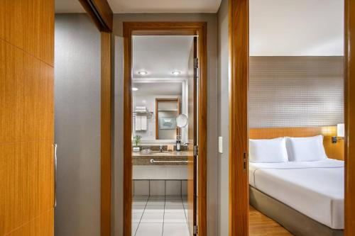 Habitación Estándar - Cama extragrande del hotel Brasil 21 Suites Affiliated By Melia. Foto 8