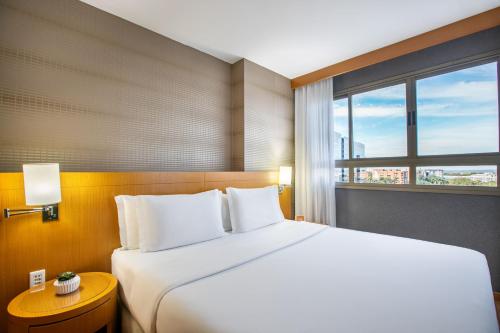 Habitación Premium - Cama extragrande del hotel Brasil 21 Suites Affiliated By Melia. Foto 1