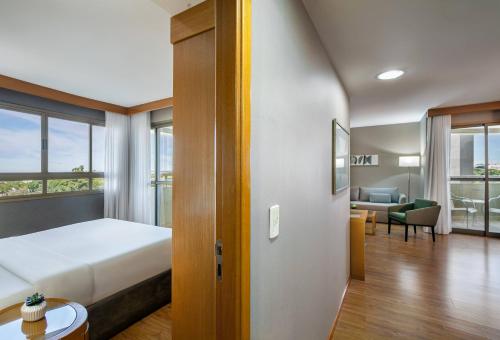 Habitación Premium - Cama extragrande del hotel Brasil 21 Suites Affiliated By Melia. Foto 2