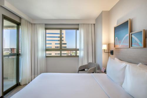 Suite Junior Premium - Cama extragrande del hotel Brasil 21 Suites Affiliated By Melia. Foto 2