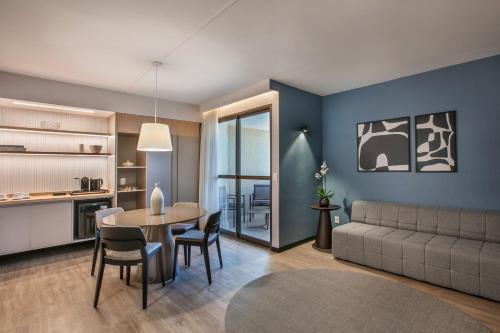 Suite Junior Premium - Cama extragrande del hotel Brasil 21 Suites Affiliated By Melia. Foto 5