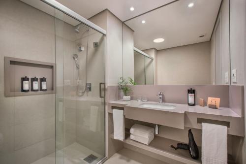 Suite Junior Premium - Cama extragrande del hotel Brasil 21 Suites Affiliated By Melia. Foto 6