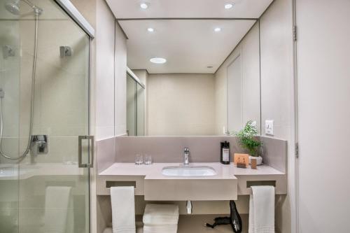 Suite Junior Premium - Cama extragrande del hotel Brasil 21 Suites Affiliated By Melia. Foto 9