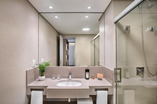 Suite Junior Executive con cama extragrande del hotel Brasil 21 Suites Affiliated By Melia. Foto 7
