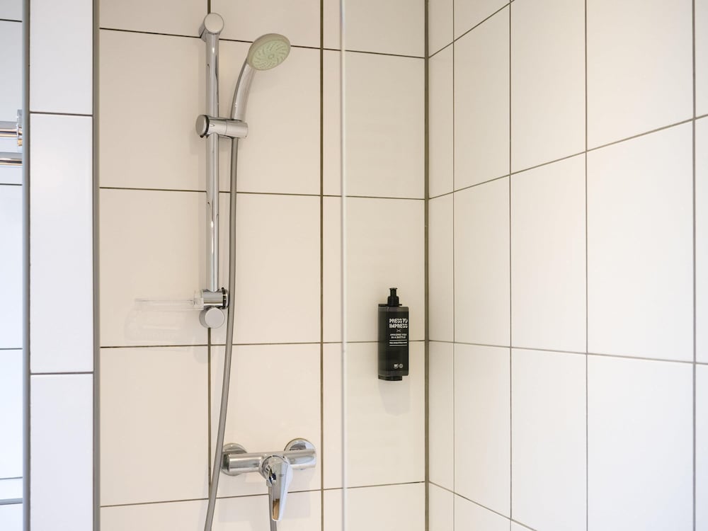 Habitación estándar con 2 camas individuales del hotel ibis Styles Nancy Centre Gare. Foto 4