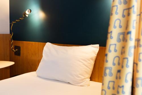 Habitación Estándar con 1 cama doble del hotel ibis Styles Nancy Centre Gare. Foto 9