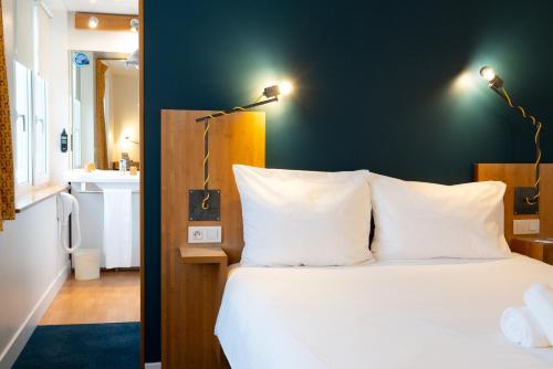 Suite familiar estándar con una cama doble y camas gemelas del hotel ibis Styles Nancy Centre Gare. Foto 6