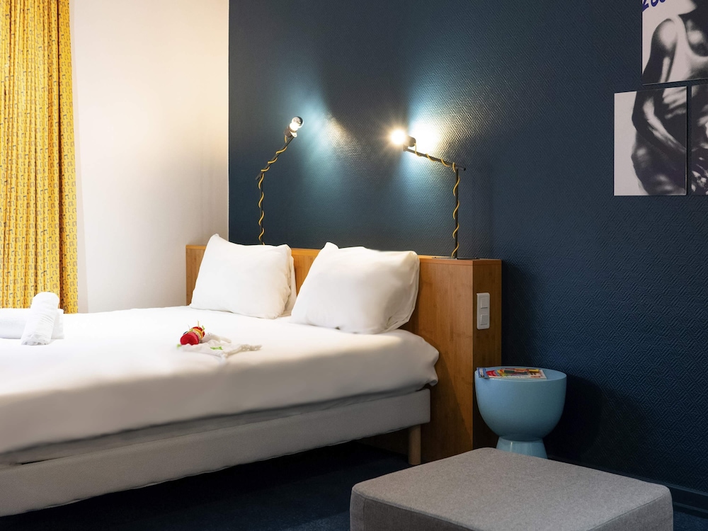 Habitación estándar con 1 cama doble y 1 cama individual del hotel ibis Styles Nancy Centre Gare