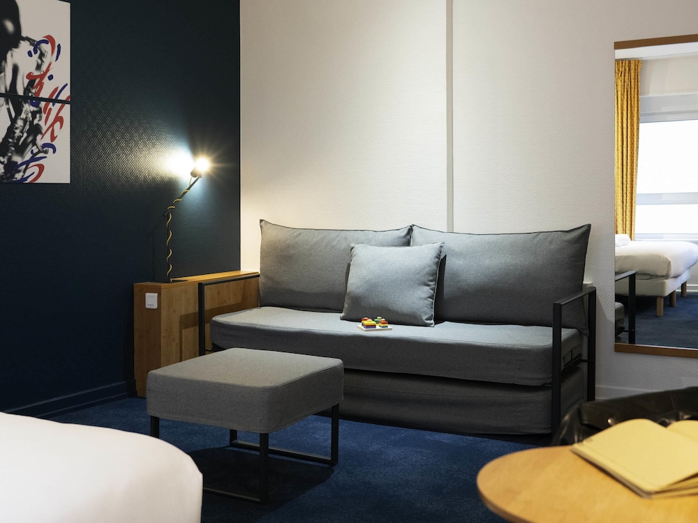 Habitación estándar con 1 cama doble y 1 cama individual del hotel ibis Styles Nancy Centre Gare. Foto 2