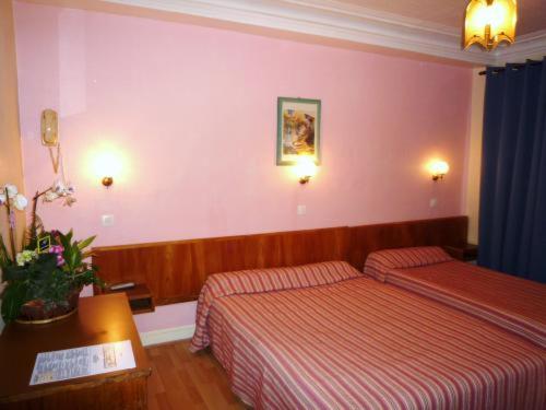 Habitación Triple del hotel Hôtel Du Brabant. Foto 1
