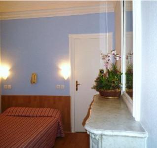 Habitación Triple del hotel Hôtel Du Brabant. Foto 3