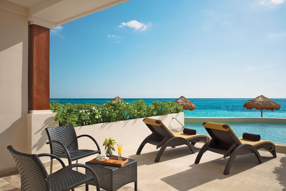 Preferred Club Junior Suite Ocean Front Swim Out Double del hotel Dreams Sapphire Resort and Spa - All Inclusive