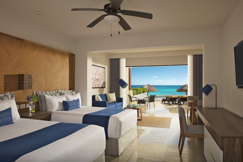 Preferred Club Junior Suite Ocean Front Swim Out Double del hotel Dreams Sapphire Resort and Spa - All Inclusive. Foto 1