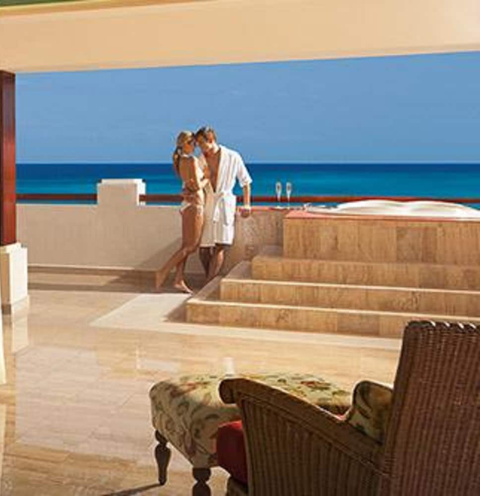 Preferred Club Governor Suite Ocean Front King del hotel Dreams Sapphire Resort and Spa - All Inclusive