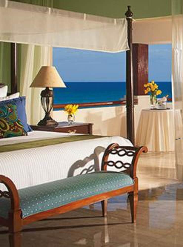 Preferred Club Governor Suite Ocean Front King del hotel Dreams Sapphire Resort and Spa - All Inclusive. Foto 2